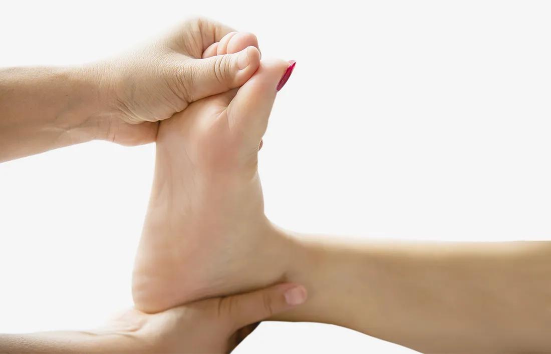 Knuckle technique for leg massage